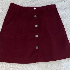 Buttons all the way down , has front pockets.